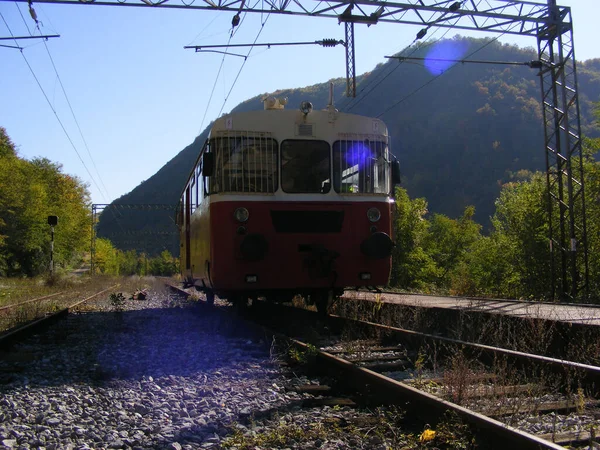 Övergivna Gamla Tåg Lok Tågspår Solig Dag Naturen — Stockfoto