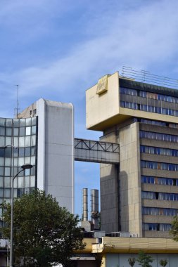 1980 'lerden kalma acımasız bir iş binası. Acımasız mimari. 