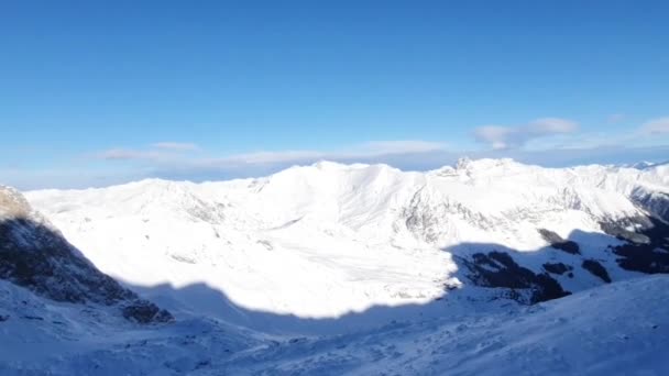 Lyžování Zimním Lyžařském Středisku Rakouských Alpách Ledovec Hintertuxer Zimní Scenérie — Stock video