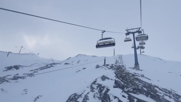 Snötäckta Berg Skjutna Uppifrån Europeiska Alperna Hintertux Glaciär — Stockvideo