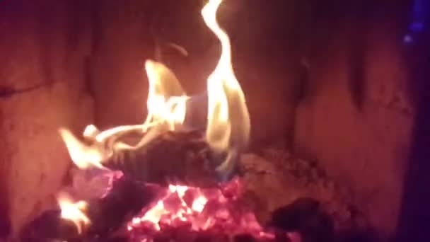 Oheň Hoří Zpomaleně Krbu — Stock video