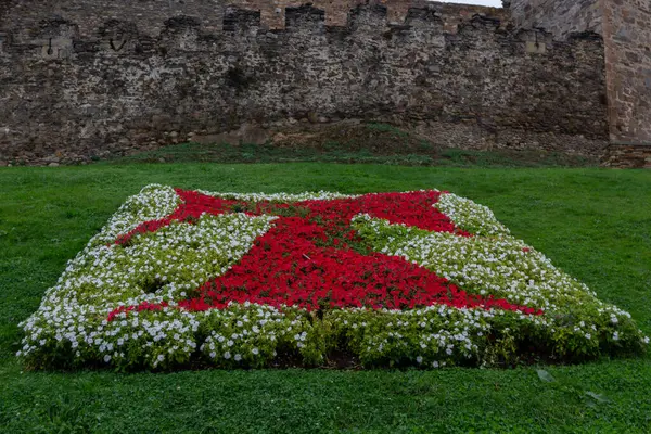 Tapınak haçı şeklinde T harfi, çalı çırpı. Ponferrada Tapınak Şatosu.