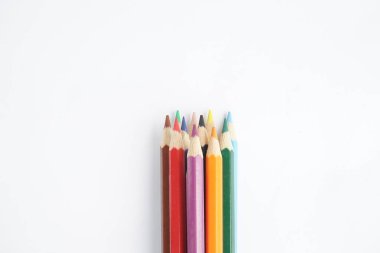 renkli kalem ve boya kalemleri