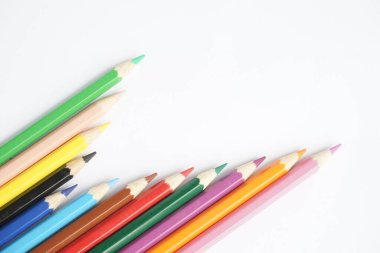 renkli kalem ve boya kalemleri