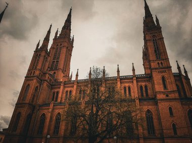 Wiesbaden 'deki Evanjelik Pazar Kilisesi. Yüksek kaliteli fotoğraf.