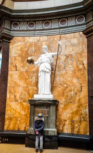 Heykelin mimarisi. Yüksek kaliteli fotoğraf.