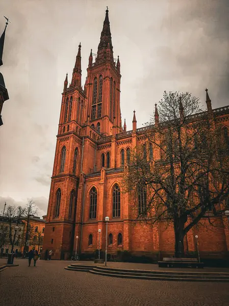 Wiesbaden 'deki Evanjelik Pazar Kilisesi. Yüksek kaliteli fotoğraf.