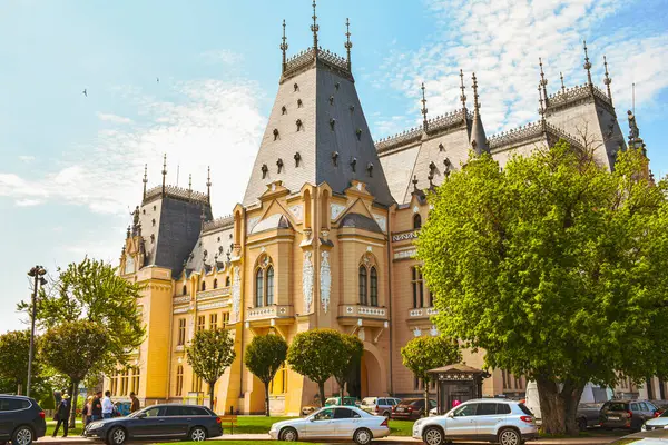 Iasi 'deki Kültür Sarayı. Yüksek kaliteli fotoğraf.