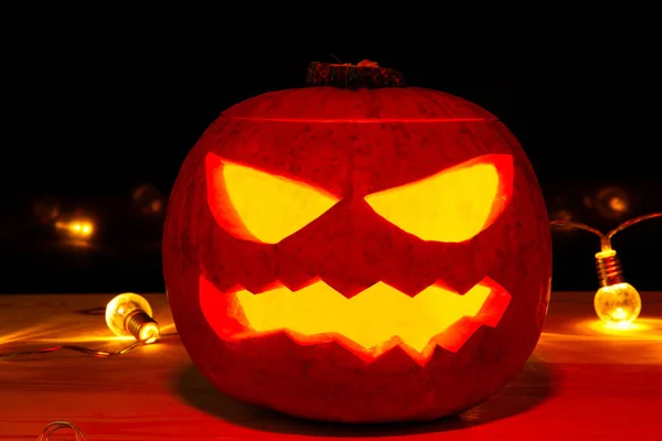 Kísérteties Halloween Tök Egy Fekete Háttér Sárga Lámpások — Stock Fotó