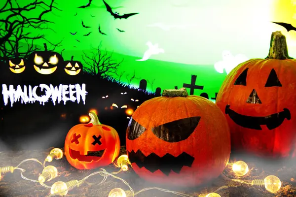 Kísérteties Halloween Tök Zöld Háttér Sárga Lámpák Füst — Stock Fotó