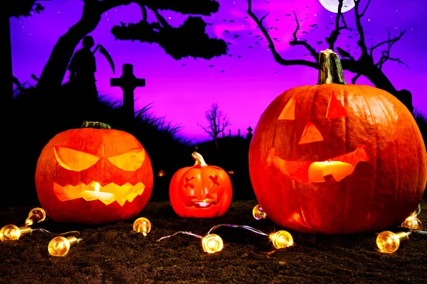 Halloween Tök Háttér Sárga Lámpások Lila Erdő — Stock Fotó