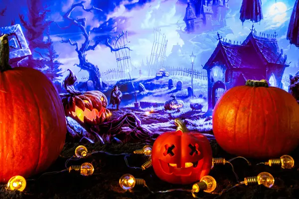 Citrouilles Halloween Avec Des Lanternes Jaunes Dans Cimetière Nuit Sombre Photo De Stock