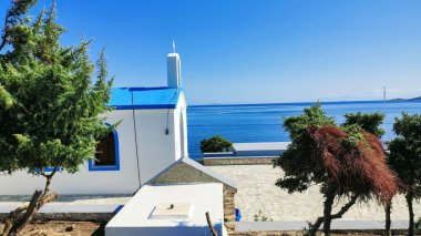 Yunanistan 'ın Syros kentindeki Azolimnos bölgesinde küçük bir kilise