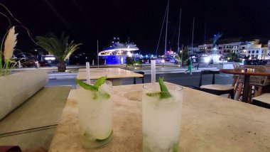 Ermoupolis Limanı Syros, Gece Kokteyli