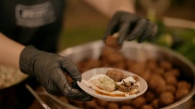 Falafel tabağı tabakta. Yüksek kaliteli FullHD görüntüler