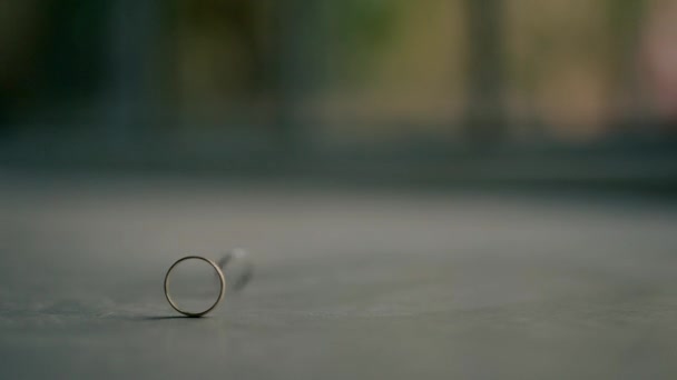 Two Wedding Rings Empty Table Stationary Ring Rotating Ring Close — Stock Video