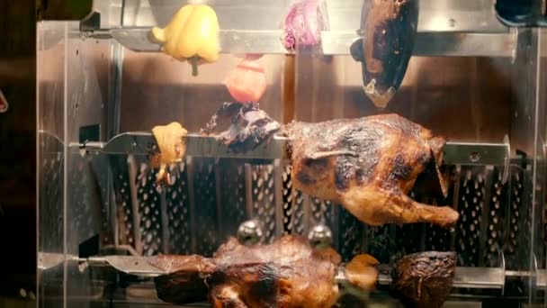Zbliżenie Wideo Kręcenie Restauracji Przygotowywania Grillowanego Kurczaka Warzyw — Wideo stockowe