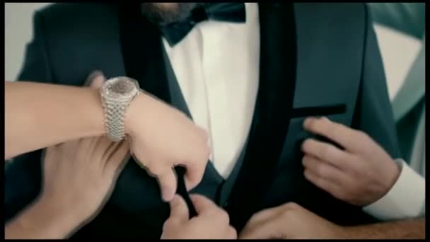Faceless Close Video Many Hands Friends Adjusting Suit Groom While — Vídeo de stock