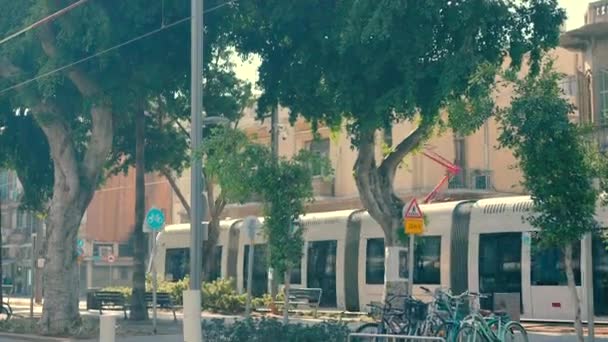 Zpomalené Záběry Bílých Lehkých Kolejových Jízd Jaffa Tel Avivu Dne — Stock video