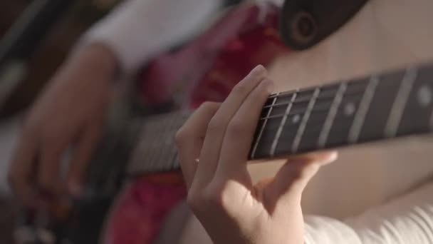 Close Video Shot Boy White Shirt Playing Red Guitar — ストック動画