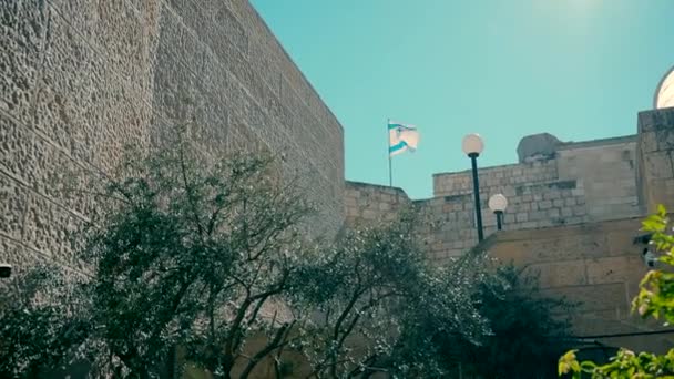 Beautiful Video Shot Israeli Flag Walls Jerusalem Olive Trees Day — 图库视频影像