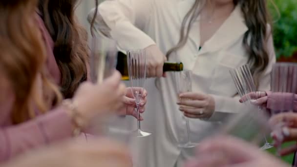 Bride Pours Champagne Her Friends While Garden Day Bride Her — Stock Video