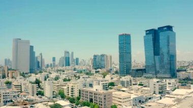 Gündüz vakti Tel Aviv 'in insansız hava aracıyla video çekmek. Yüksek kaliteli FullHD görüntüler