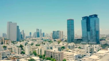 Gündüz vakti Tel Aviv 'in insansız hava aracıyla video çekmek. Yüksek kaliteli FullHD görüntüler