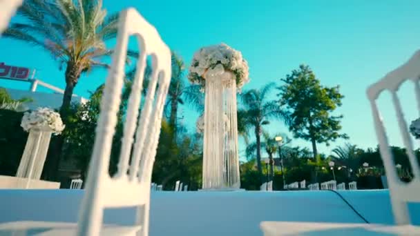 Canopy Ceremony Garden White Chairs Stand Rows White Wreath Palm — Stock Video