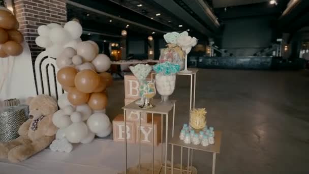 Salão Eventos Onde Circuncisão Celebrada Com Balões Bonecas Urso — Vídeo de Stock