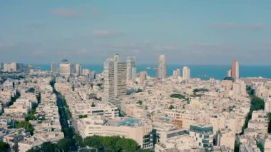 Gündüz vakti Tel Aviv 'in insansız hava aracıyla video çekmek. Yüksek kaliteli FullHD görüntüler