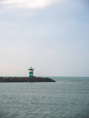 Kuzeyde yeşil bir deniz feneri