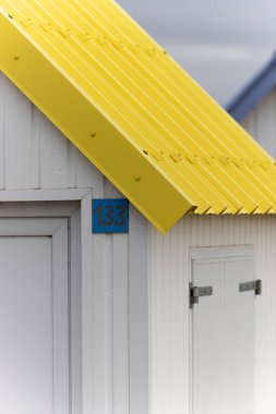 Gouville sur Mer, Manche, Normandiya, Fransa 'daki sahil kulübeleri