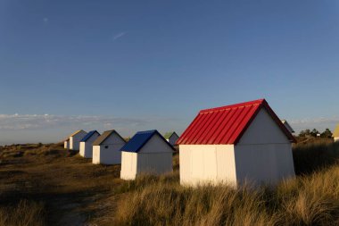 Gouville sur Mer, Manche, Normandiya, Fransa 'daki sahil kulübeleri