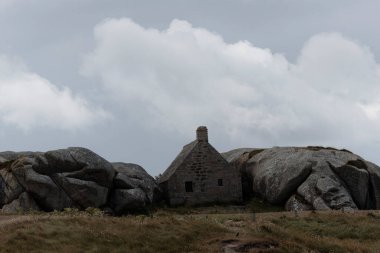Meneham ve ünlü taş evi, Brittany, Fransa 'da turistik bir yer.