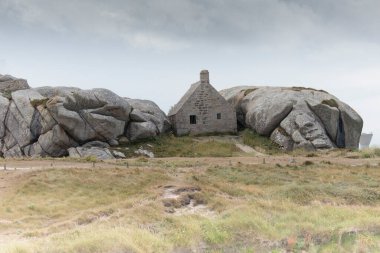 Meneham ve ünlü taş evi, Brittany, Fransa 'da turistik bir yer.