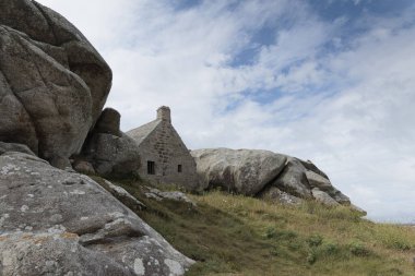 Meneham ve ünlü taş evi, Brittany, Fransa 'da turistik bir yer.