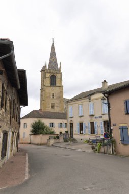 Fransız Bölümü Loire 'deki La Bnisson-Dieu' nun Romanesk Abbay manzarası