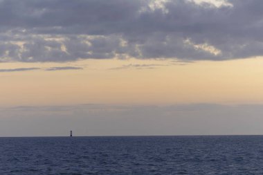 Gouville sur Mer, Manche, Normandiya 'daki sahil kulübeleri ve deniz kıyıları