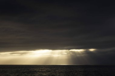 Snequet deniz fenerinde ya da Cotentin yarımadasında, Manche, Fransa 'da Kanal' da gün batımı