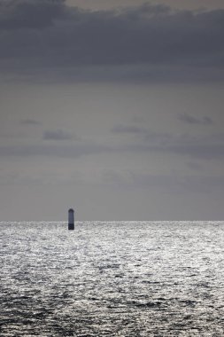 Snequet deniz fenerinde ya da Cotentin yarımadasında, Manche, Fransa 'da Kanal' da gün batımı