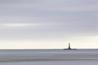 Snequet deniz fenerinde ya da Cotentin yarımadasında, Manche, Fransa 'da Kanal' da gün batımı