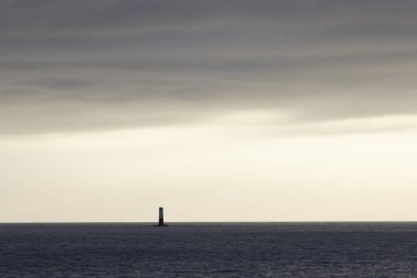 Snequet deniz fenerinde ya da Cotentin yarımadasında, Manche, Fransa 'da Kanal' da gün batımı
