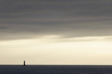 Snequet deniz fenerinde ya da Cotentin yarımadasında, Manche, Fransa 'da Kanal' da gün batımı