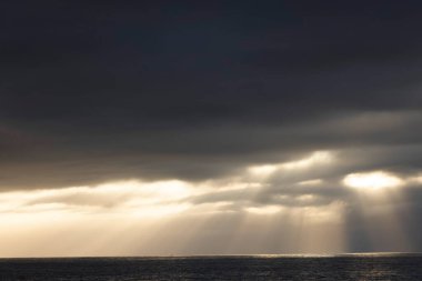 Snequet deniz fenerinde ya da Cotentin yarımadasında, Manche, Fransa 'da Kanal' da gün batımı