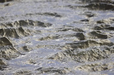 Akıntı çekildiğinde sular yükselir.