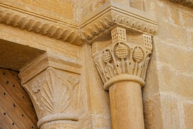 Bourgogne, Orta Fransa 'dan Romanesk tarzında bir kilisenin detayları.