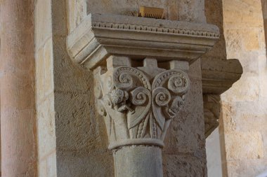 Bourgogne, Orta Fransa 'dan Romanesk tarzında bir kilisenin detayları.