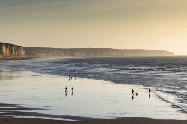 Manzaralar ve Tebeşir uçurumları Fransa 'nın Kanal kıyısı boyunca, Normandiya