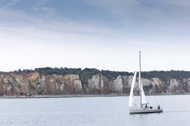 Manzaralar ve Tebeşir uçurumları Fransa 'nın Kanal kıyısı boyunca, Normandiya